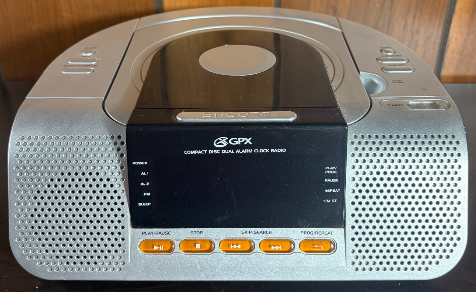 GPX CD Player AM/FM Radio Dual Alarm Clock CRCD3805 Battery Backup Tested 2005