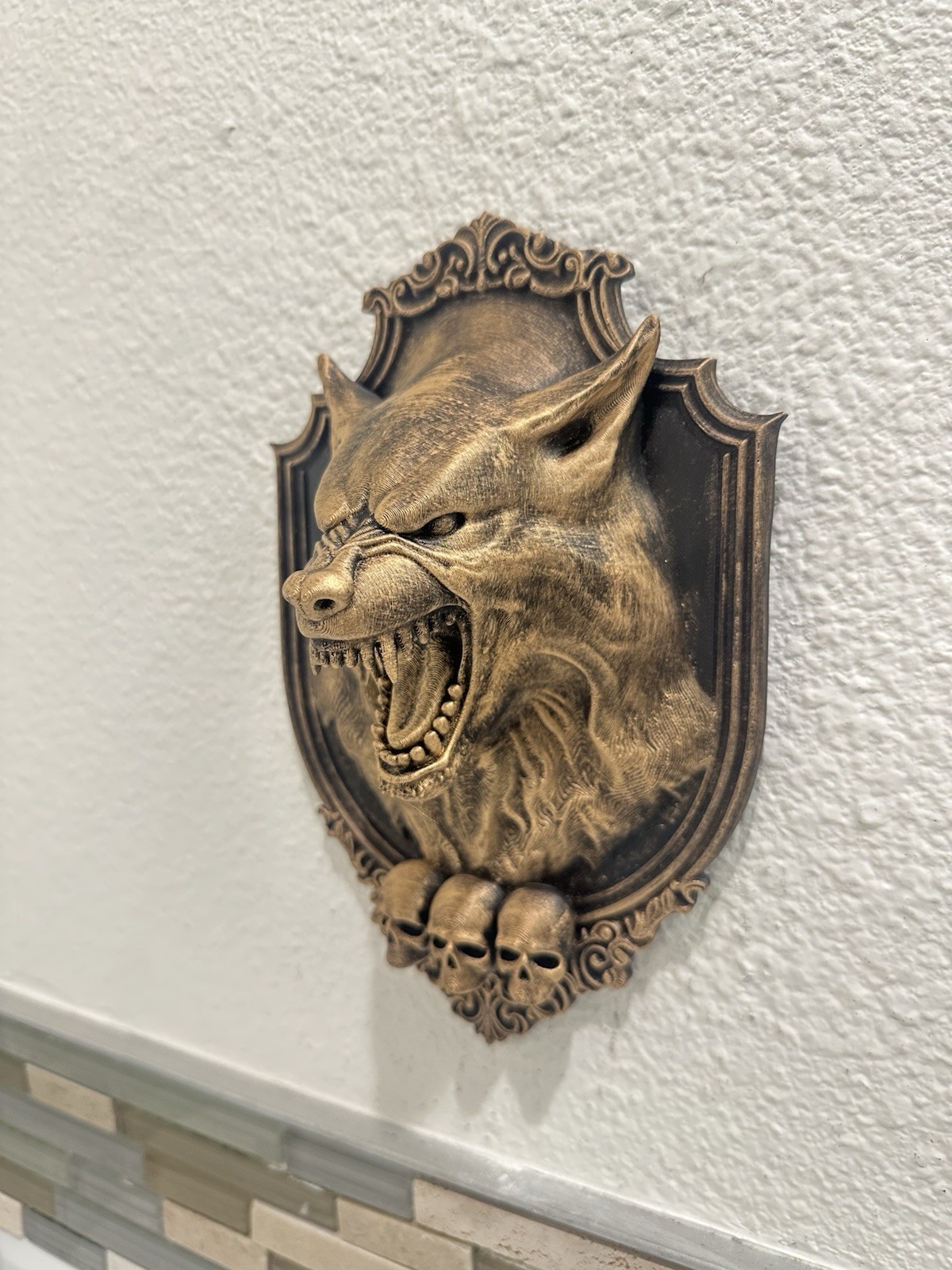 Hand Painted Gothic Werewolf Head Wall Art Plaque Mount Horror Home Decor 9”