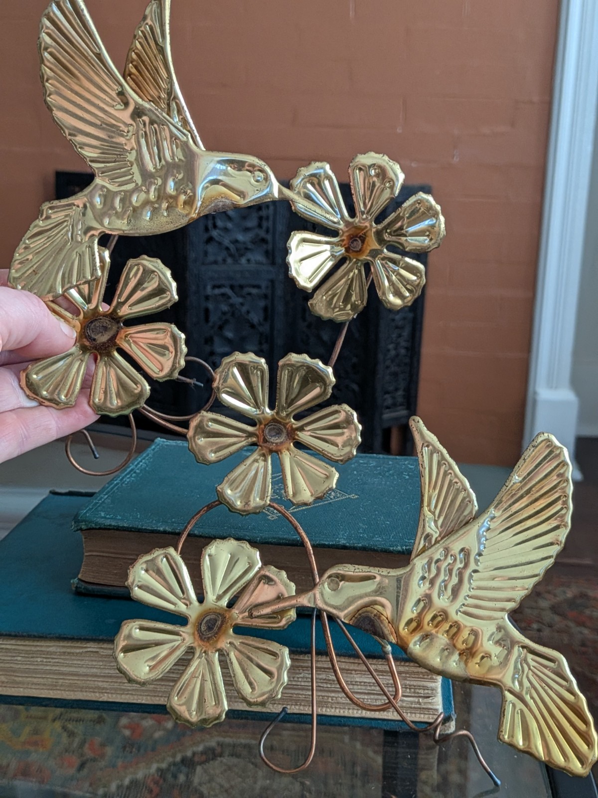 2 Vtg Homco Wall Hanging Art in Gold Tone Metal 3D Hummingbird & Flower Bird Set