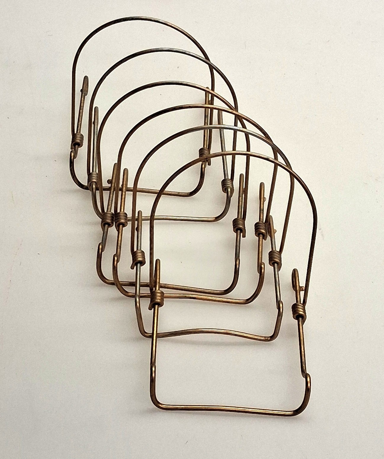 LOT OF SIX GOLD TONE WIRE ADJUSTABLE PLATE OR BOWL DISPLAY STANDS 3IN X 4 X 4 IN