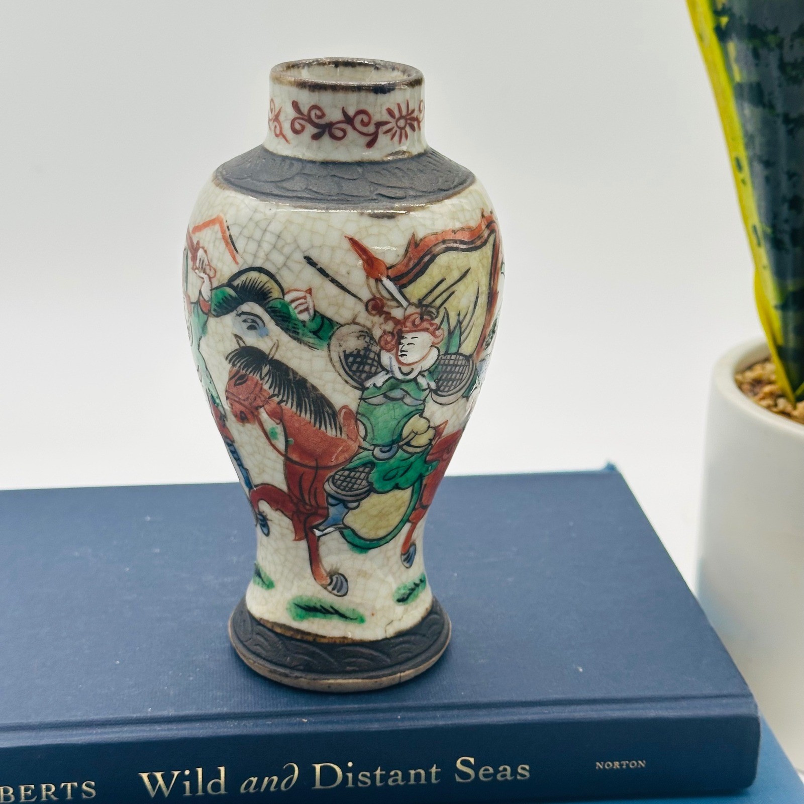 Vintage or Antique Chinese Nanking Crackle Glaze Vase Warrior Battle Scene 6.25&Prime;