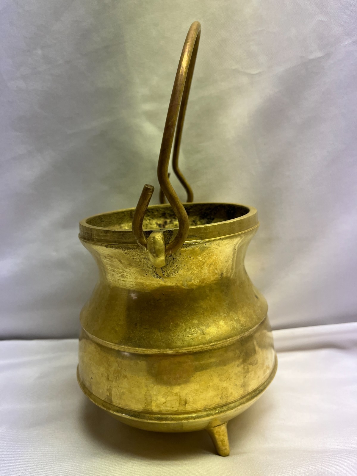 Vintage Solid Brass Footed Cauldron Pot with Swing Handle 4lbs!