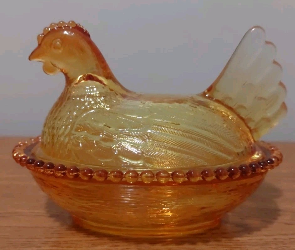 Amber Glass « Hen on Nest » Covered Dish 5 1/2 In Tall 7 In Long NEW