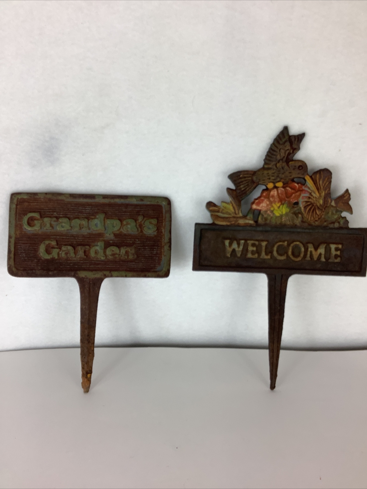 2 VTG Cast Iron Sign Stakes Yard Decor Grandpa’s Garden & Welcome Hummingbird