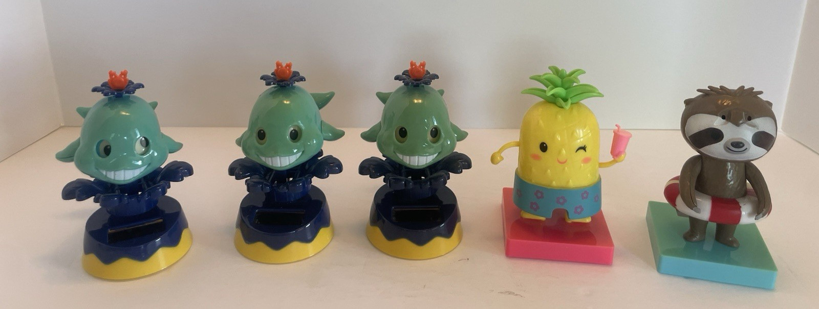 Solar Powered Dancers Bobble Figures/Toys Lot of 16 Various – All Tested/Working