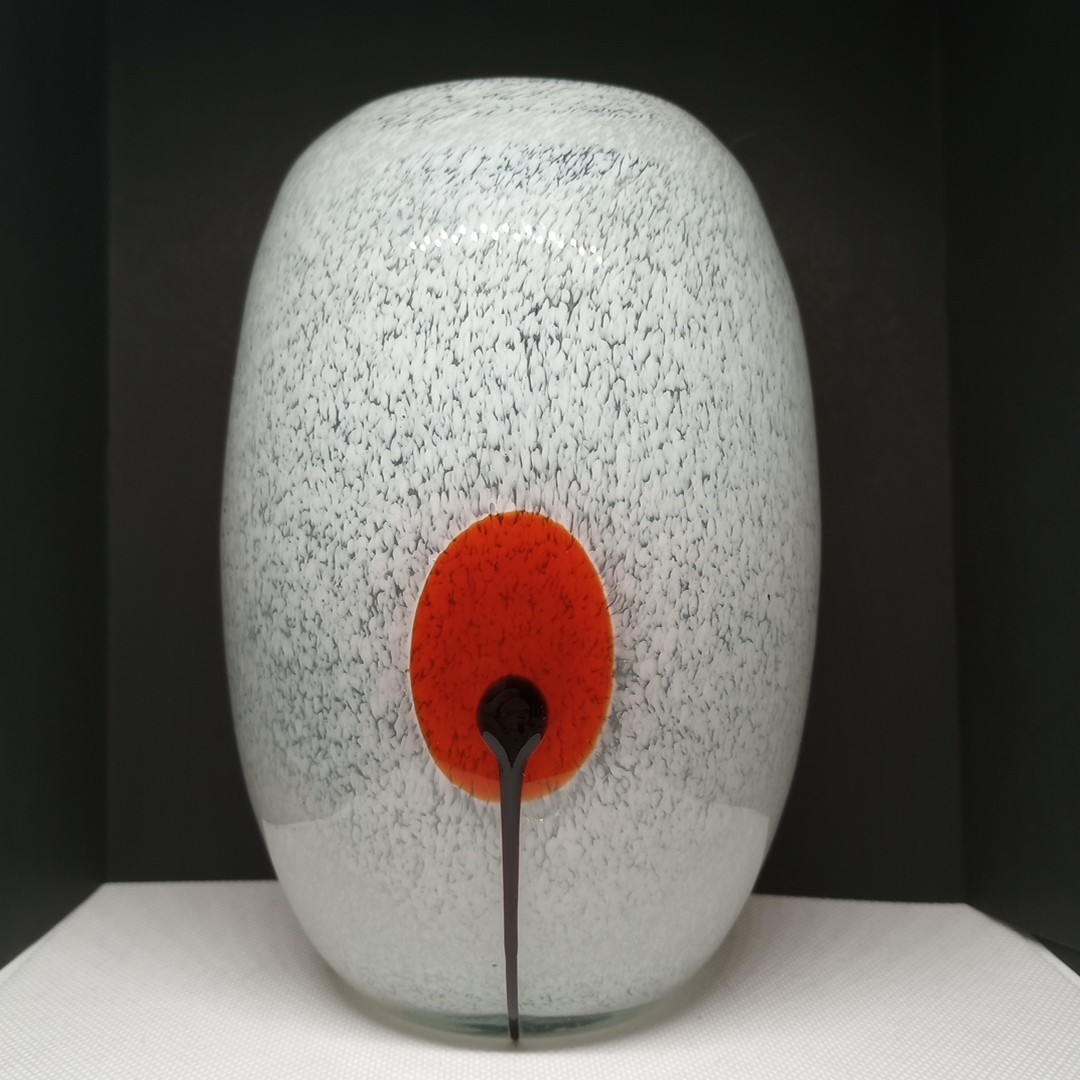 Flower Vase Modern Minimalist White Speckle Glass Vase With Red Flower 7&Prime; tall