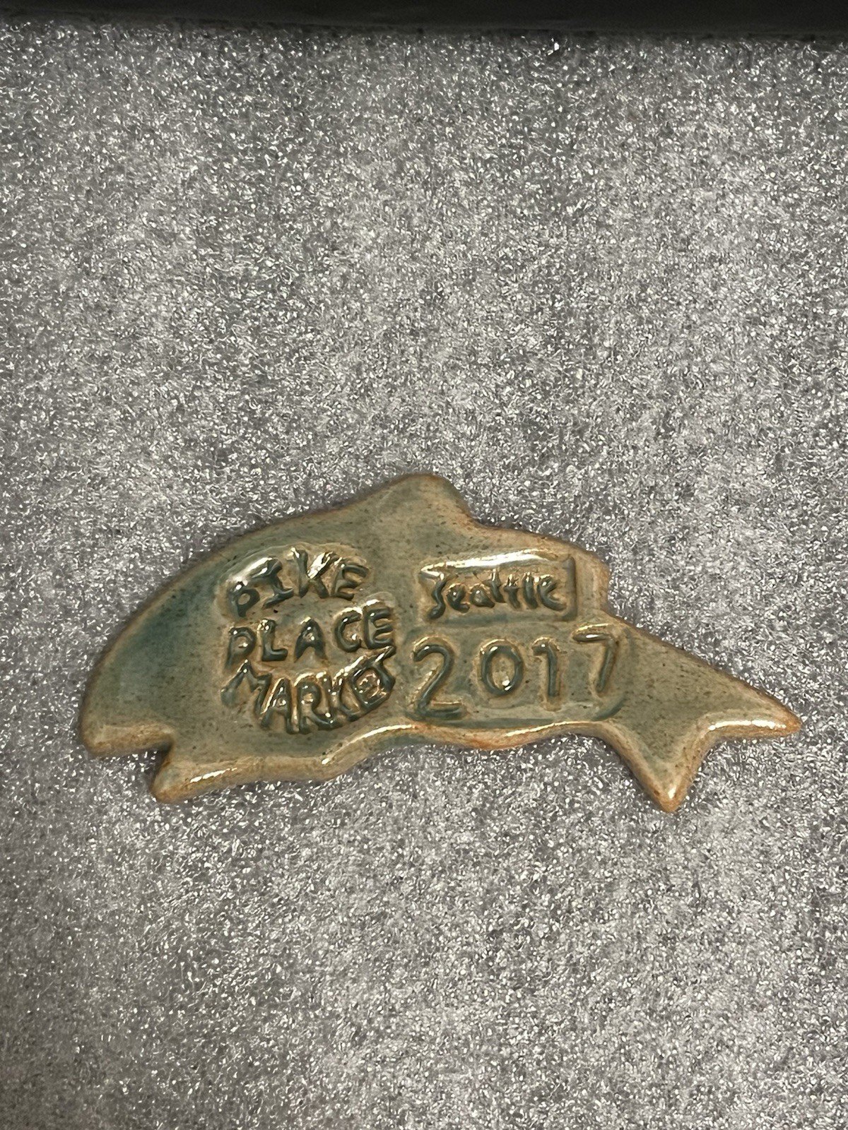 Pike Place Market Seattle 2017 Ceramic Fish Fridge MAGNET 4 X 2 inches Green