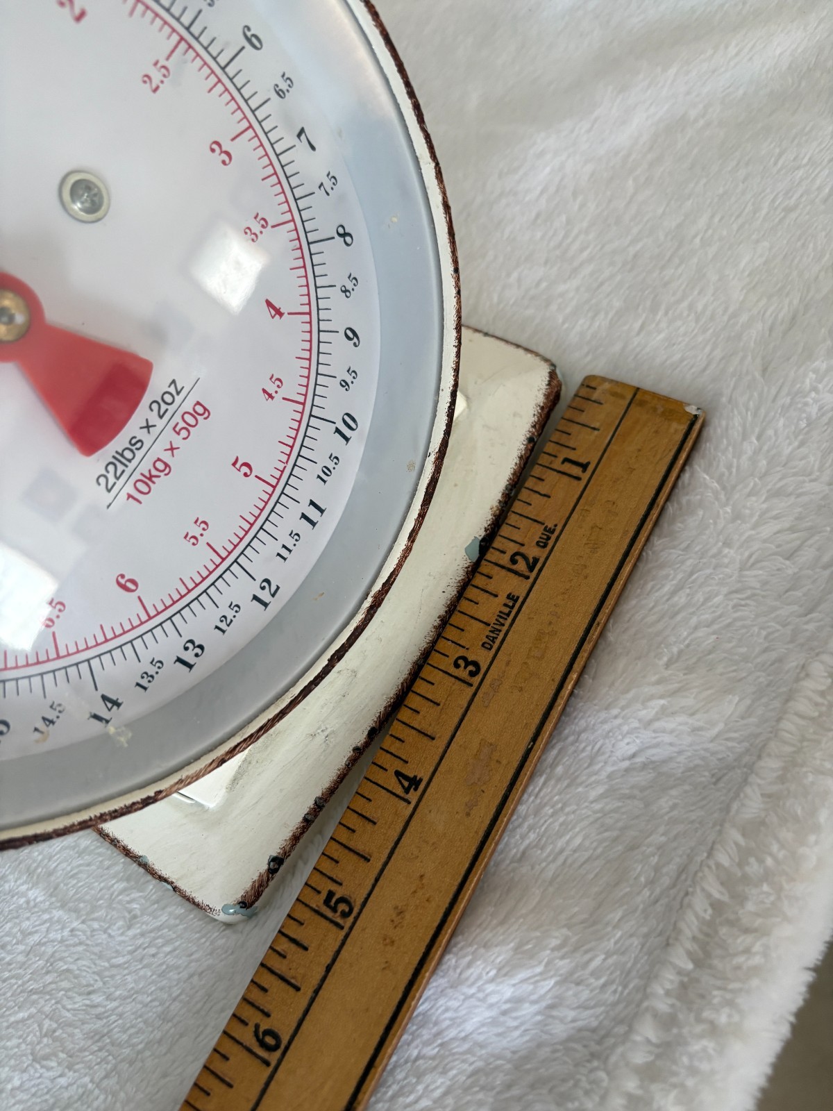 Unbranded Farmhouse Decorative Scale – 22lb x 2oz or 10kg x 50g