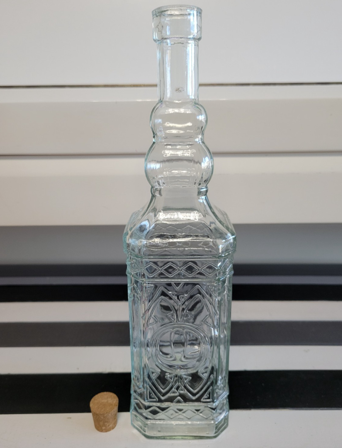 1 CLEAR GLASS SQUARE CRAFTS CO DECORATIVE BOTTLE 12.25 INCHES 26 OZ