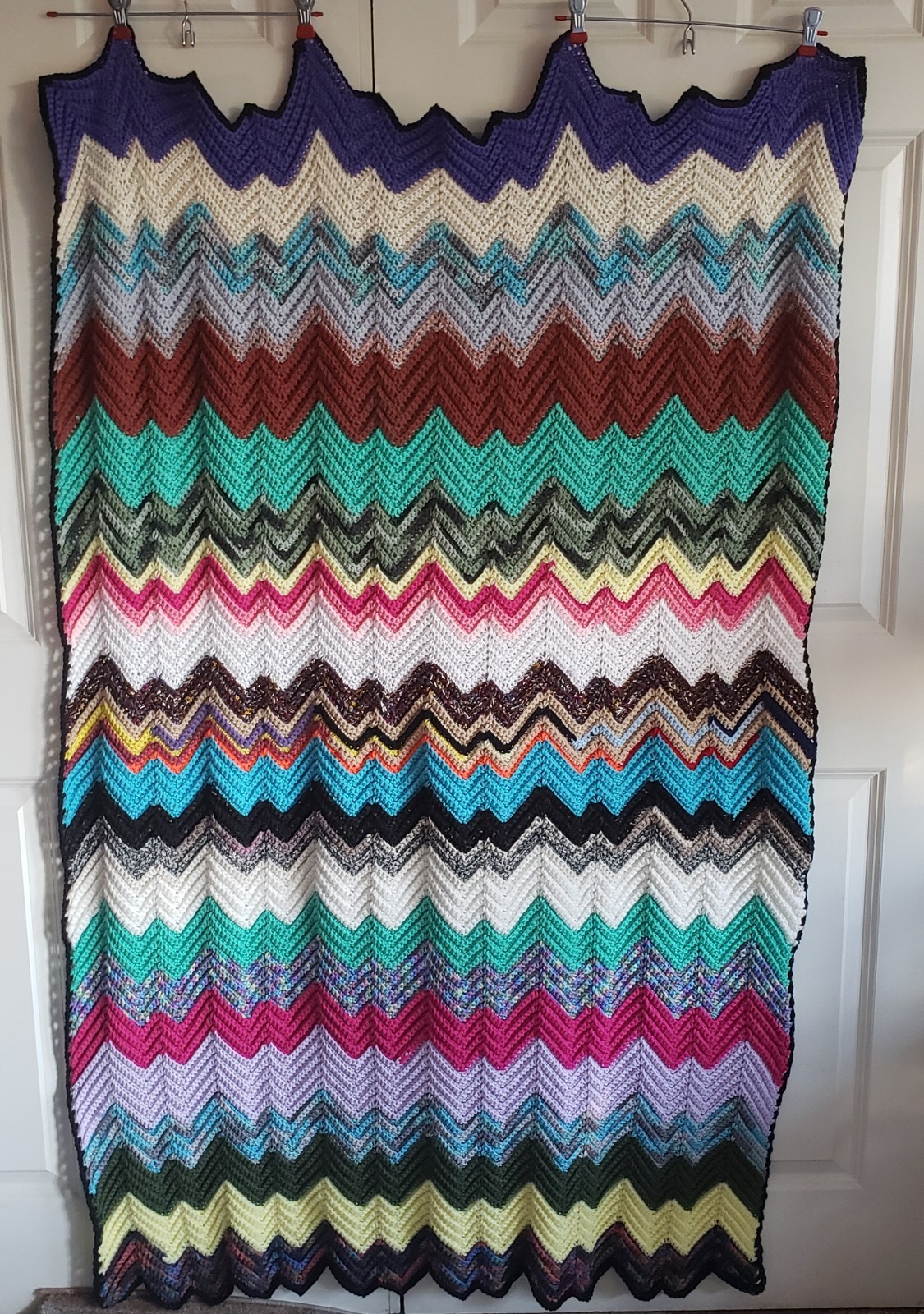 Vintage 70&rsquo;s Handmade Mod Bold Colors ZigZag Chevron Crocheted Afghan 64×40&Prime;