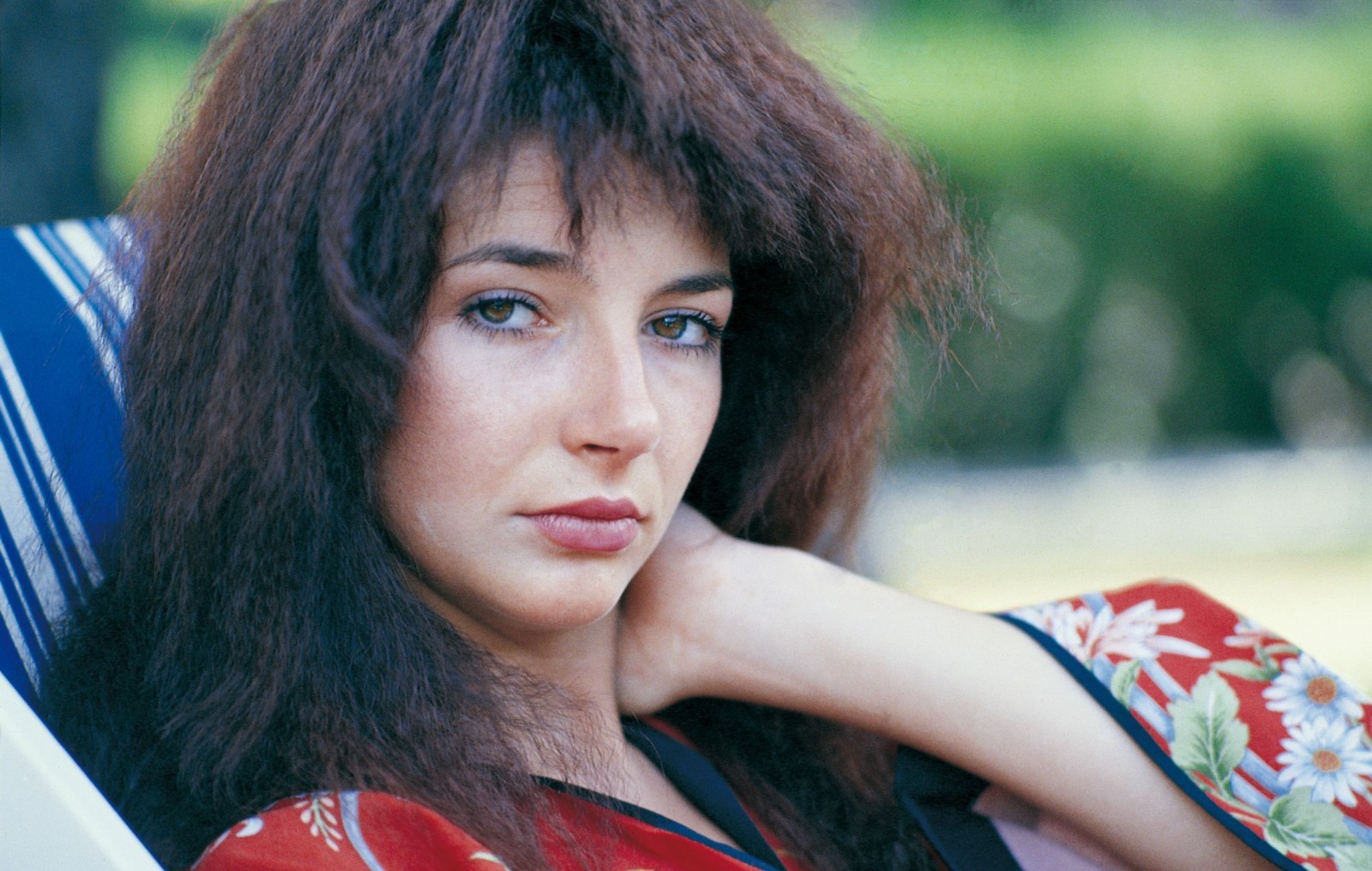 English Singer Kate Bush Classic Vintage Publicity Print Poster Photo