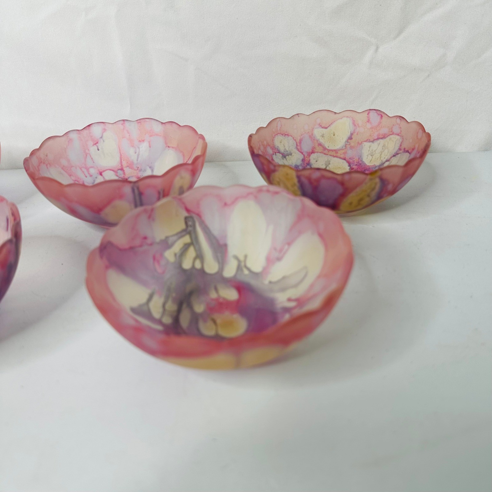 Set of 5 Pink Purple Marbled Art Glass Scalloped Decorative Trinket Bowls 4.5&Prime;