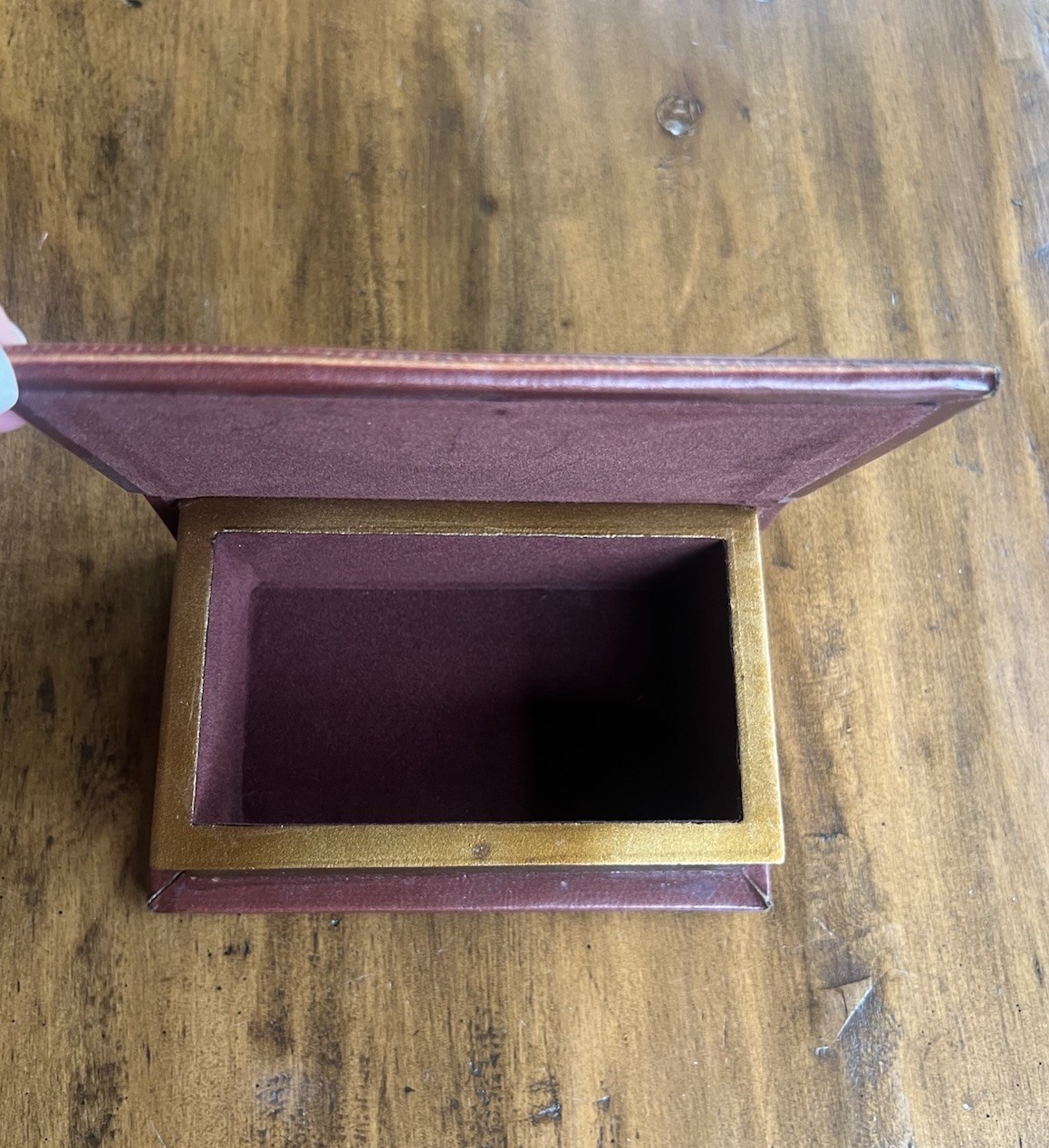 Classic Old World Faux Leather Book Box Hidden Storage 4 W x 6.5 L x 2.5 H. New.