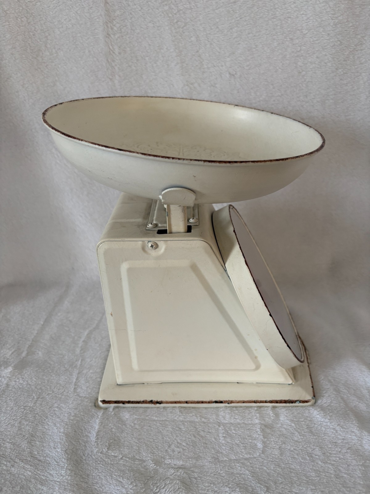 Unbranded Farmhouse Decorative Scale – 22lb x 2oz or 10kg x 50g