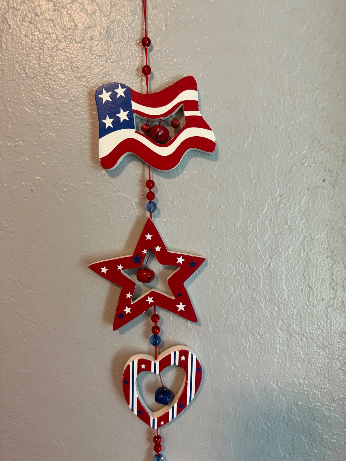 PATRIOTIC RED WHITE BLUE JULY 4th WOODEN WALL DOOR HANGER IN EUC