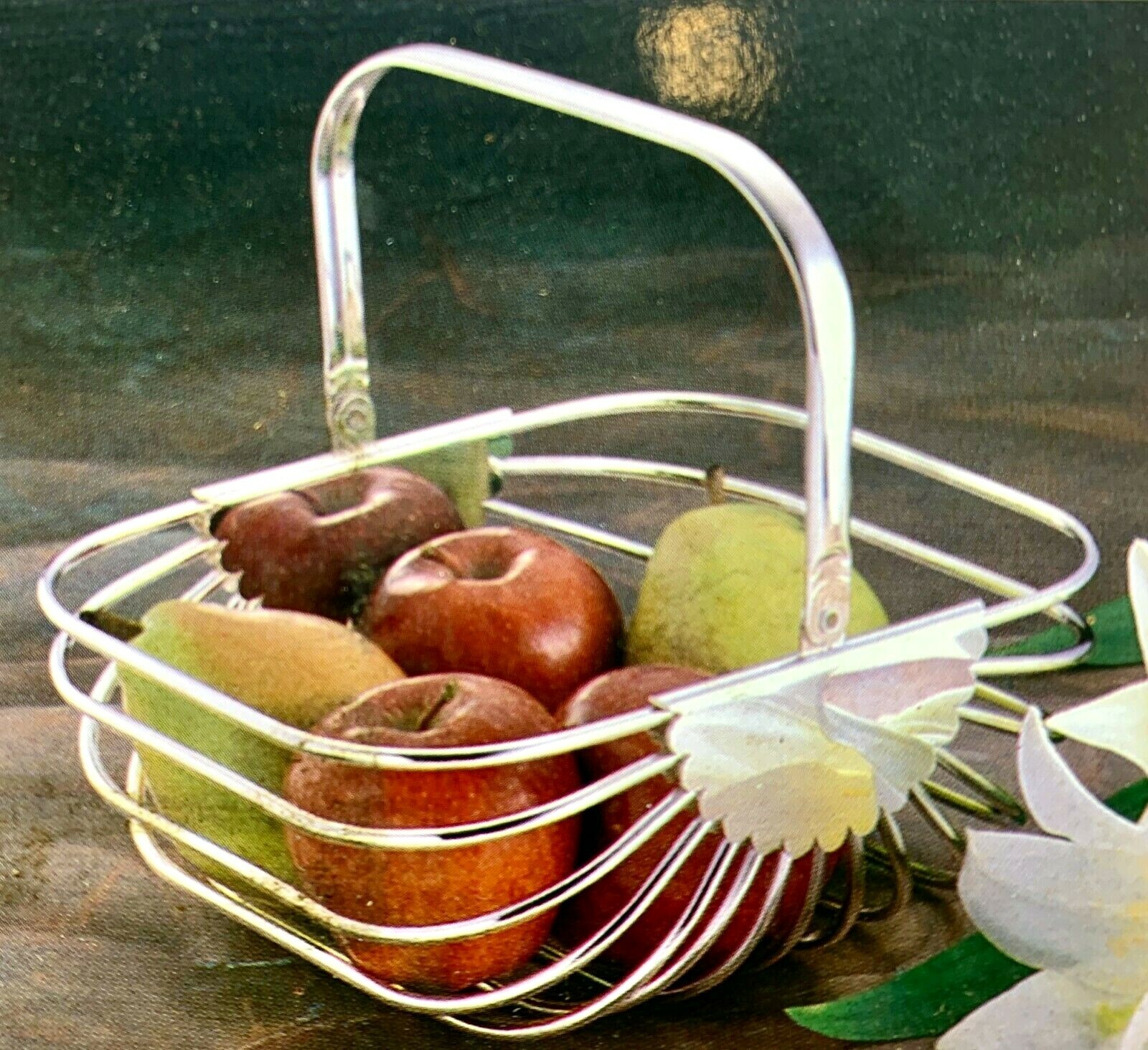 Fruit Bread Basket Silverplate International Silver Wired Removable Handle NEW