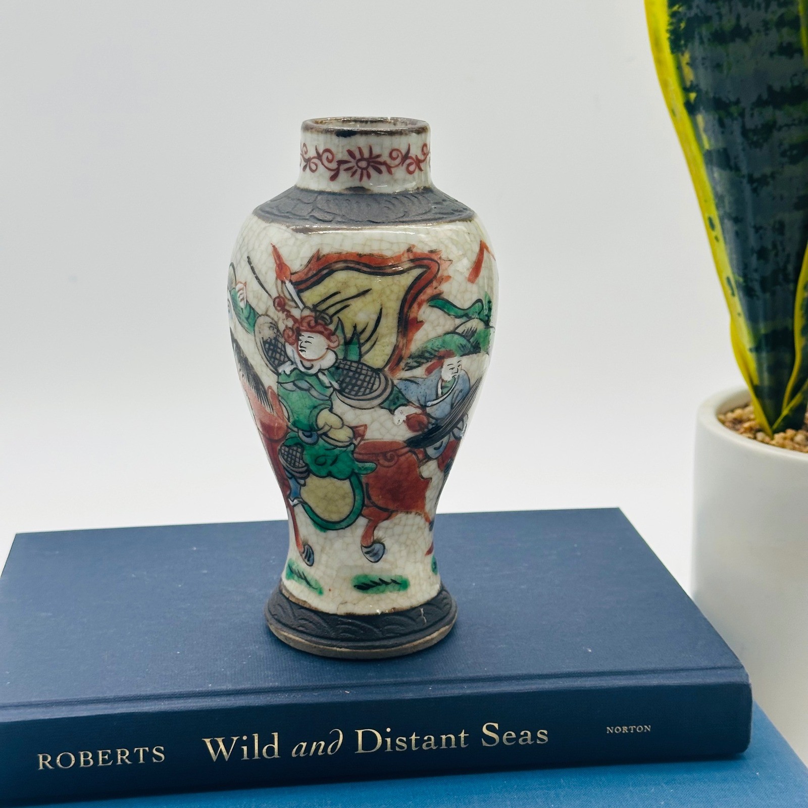 Vintage or Antique Chinese Nanking Crackle Glaze Vase Warrior Battle Scene 6.25&Prime;