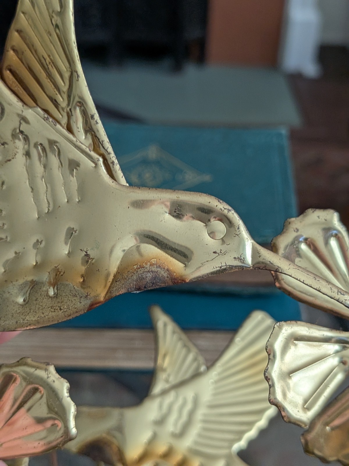 2 Vtg Homco Wall Hanging Art in Gold Tone Metal 3D Hummingbird & Flower Bird Set