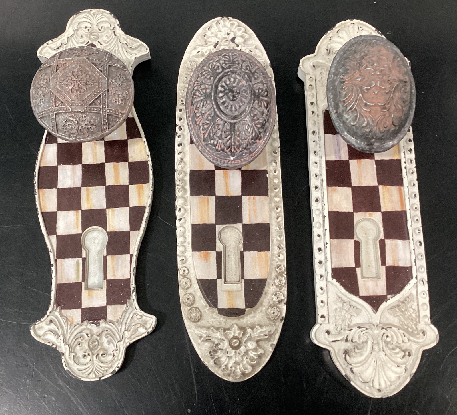 Mackenzie Childs Small Hooks Set of 3 Distressed Door Knobs 7.5&Prime; x 2&Prime; Resin New