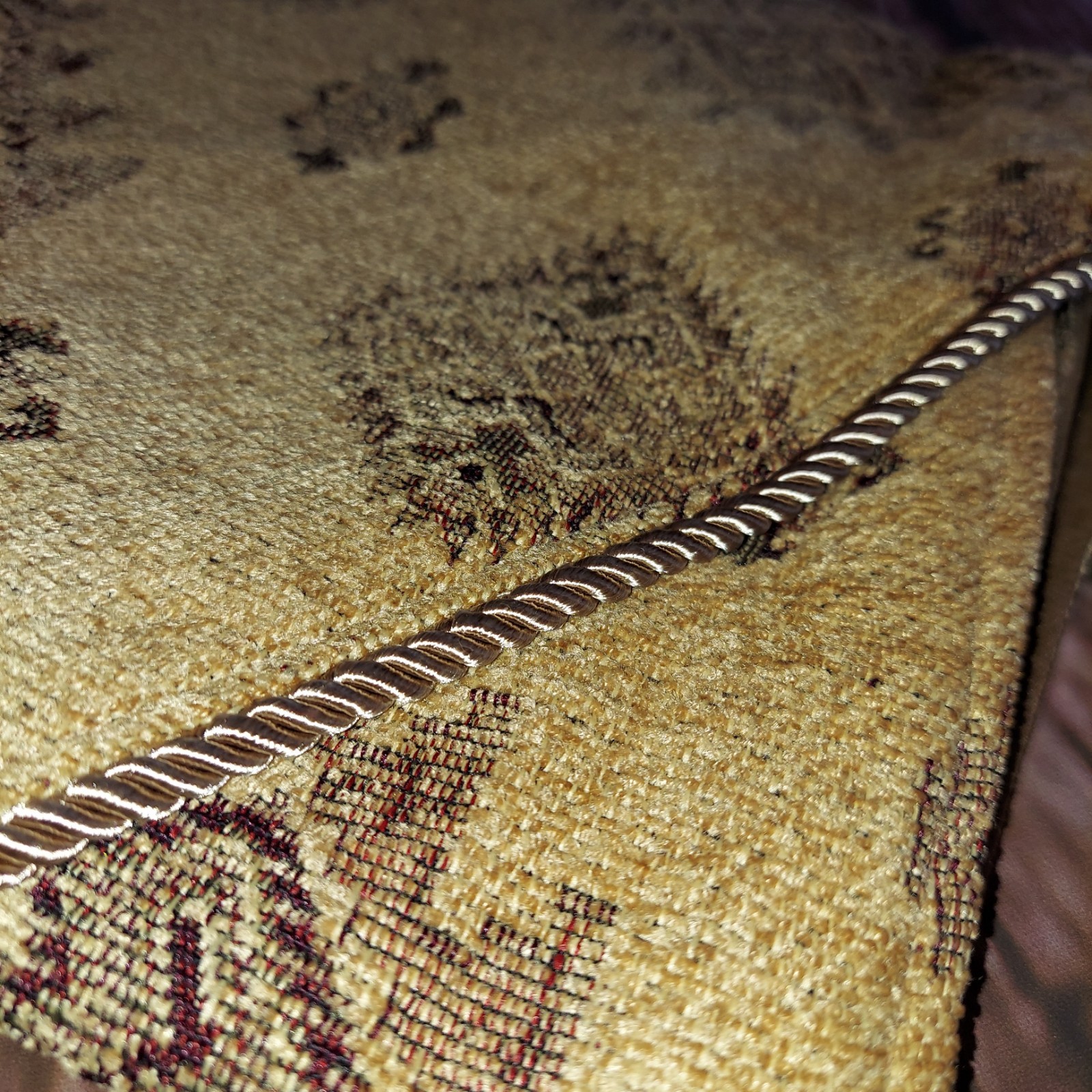 Great West Tapestry Design Blanket Throw With Matching Table Runner See Photos