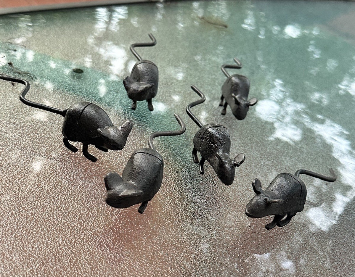 Set of 6 Iron Cast Mouse Figurines Free Standing Animal Decor/Card Holders