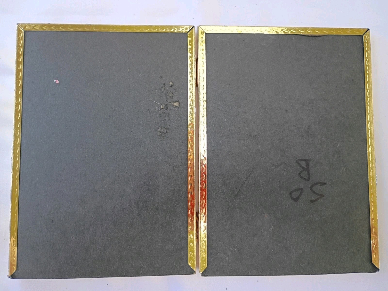 Vtg MCM 4.75 x 6.75 Double Hinged Brass Gold Tone Metal Photo Picture Frame