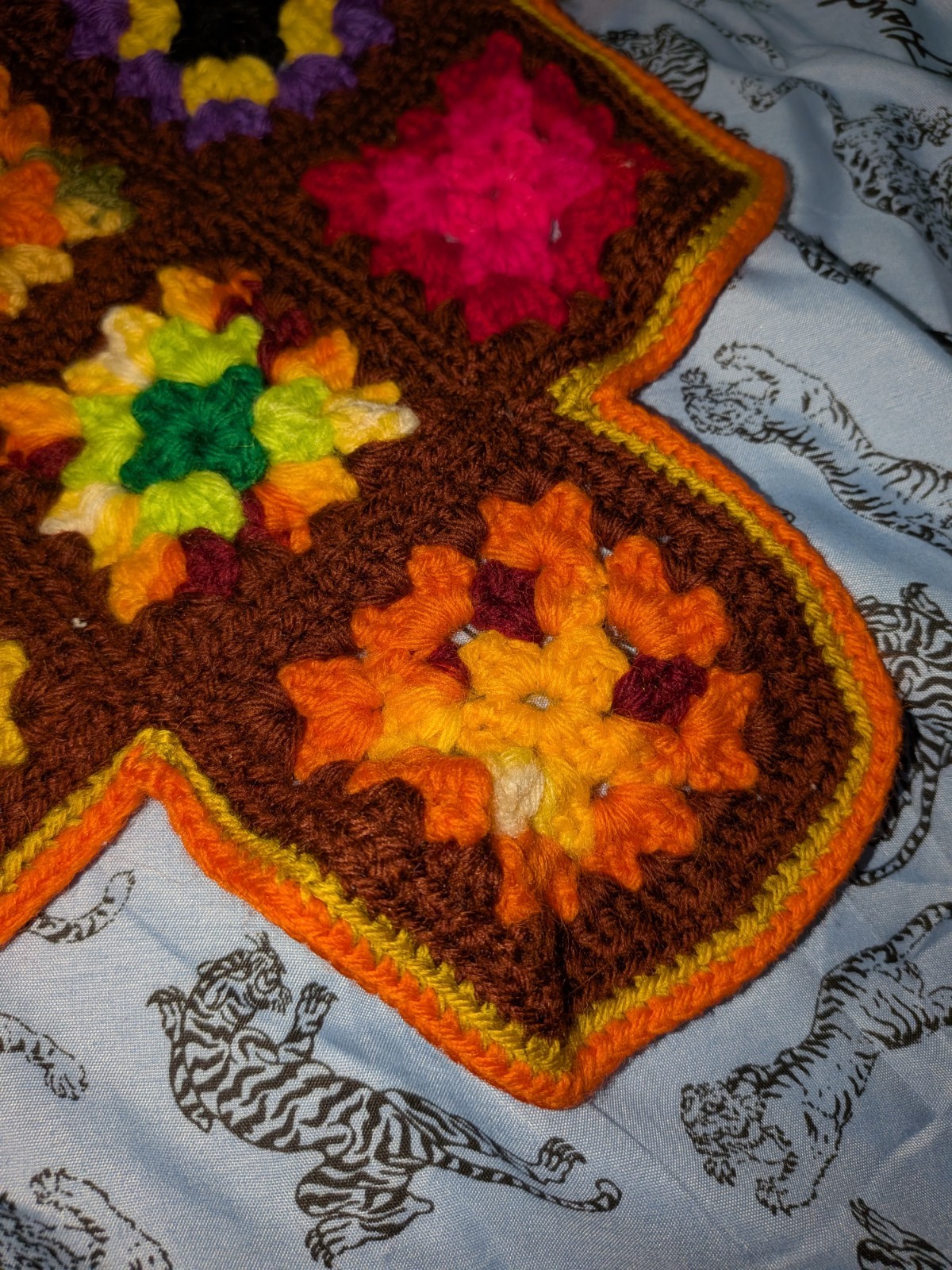 Vintage 64&Prime; x 44&Prime; “Roseanne”/ « Grannycore » Crochet Multicolor Afghan