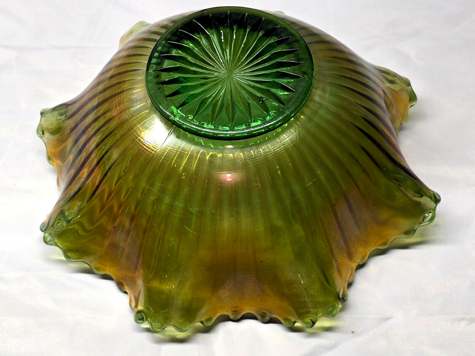 Fenton Smooth Rays Emerald Carnival Glass Ruffled Bowl 7&Prime;