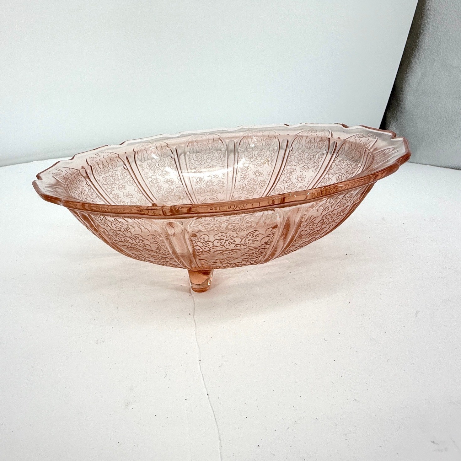 Vintage Jeannette Pink Depression Cherry Blossom Glass Serving Bowl Round 8.5 »
