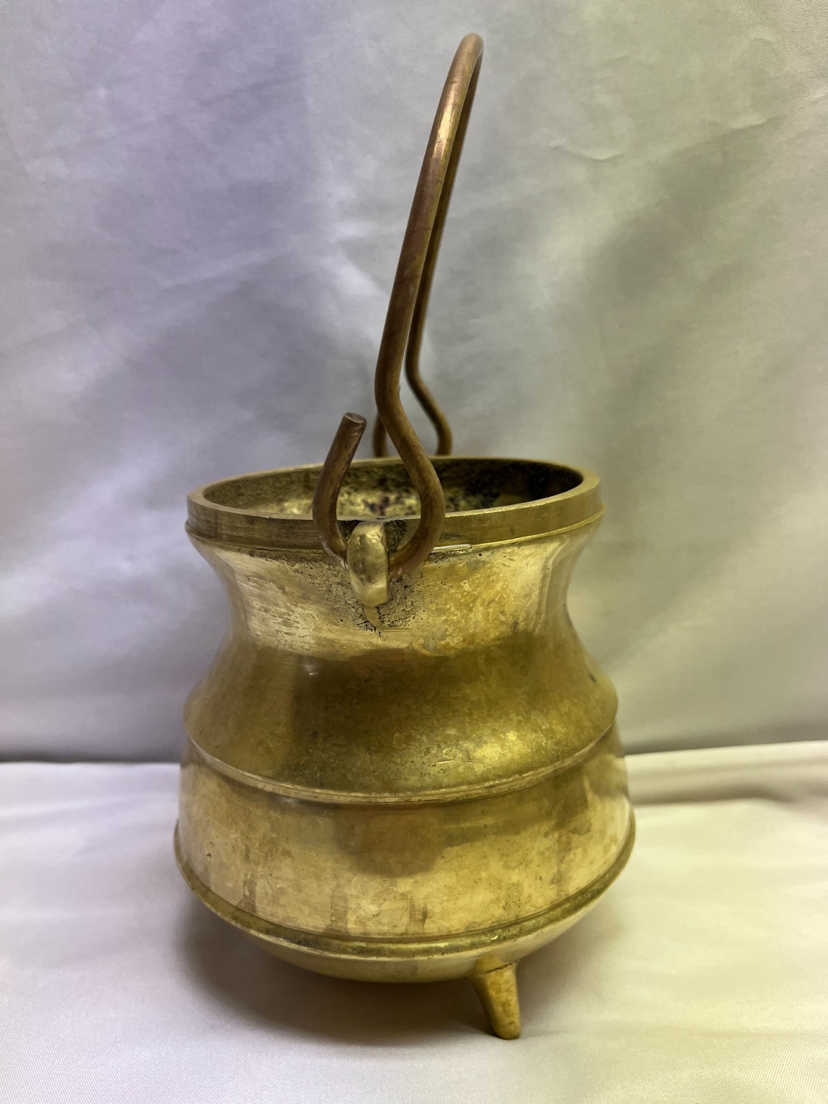 Vintage Solid Brass Footed Cauldron Pot with Swing Handle 4lbs!
