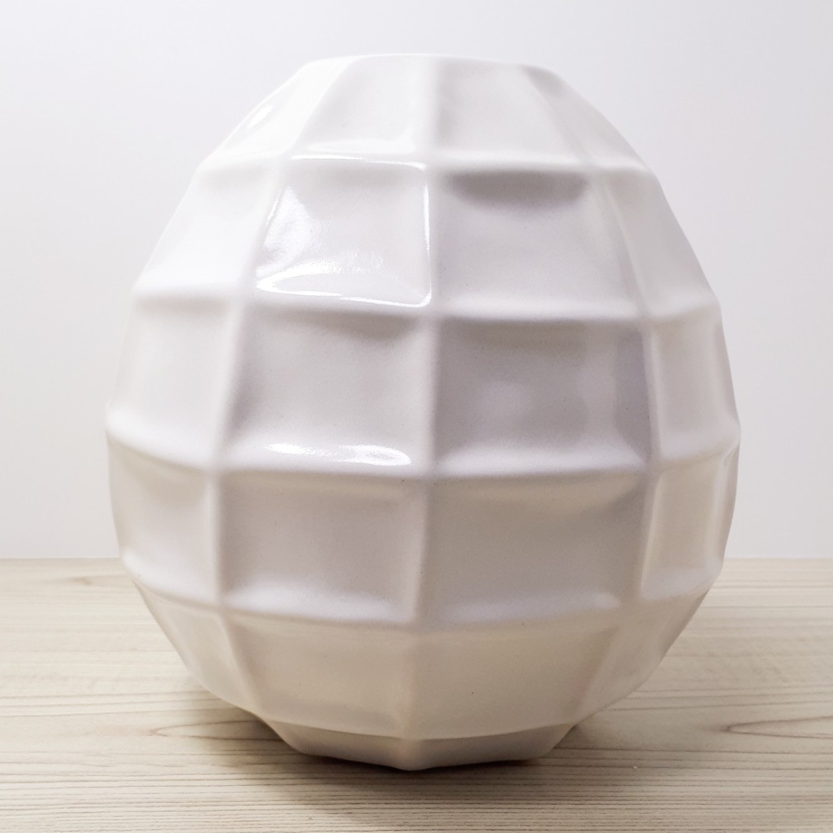 Modern Ceramic Pottery Vase Round Textured Windowpane Design Cream White 7&Prime;H