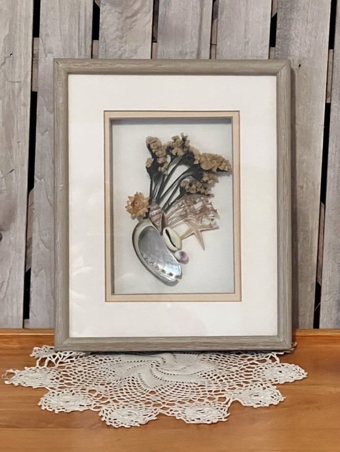 Vintage Seashell / Dried Flower Wood Framed Wall Art Shadow Box 11&Prime; x 8.5&Prime;