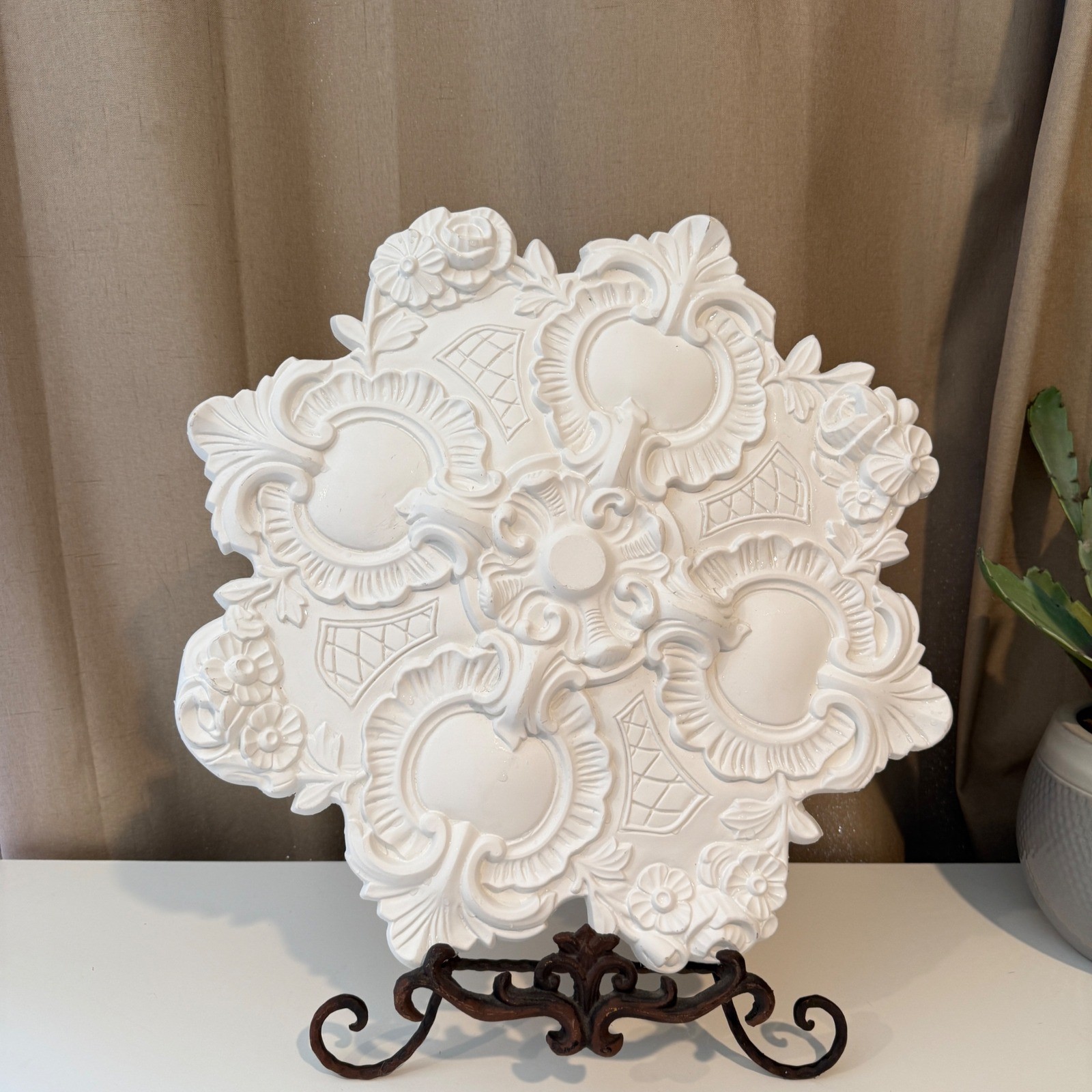 PU Moulding Inc M-7175 Vintage White Ornate Floral Ceiling Medallion Wall Plaque