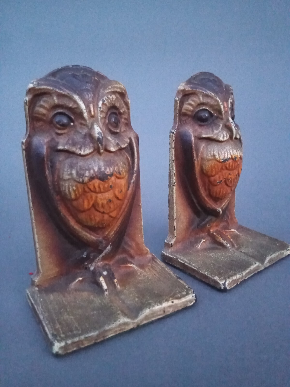 Antique Hubley Cast Iron Figural Owl w original Paint 4.25&Prime;h w old felt bottom