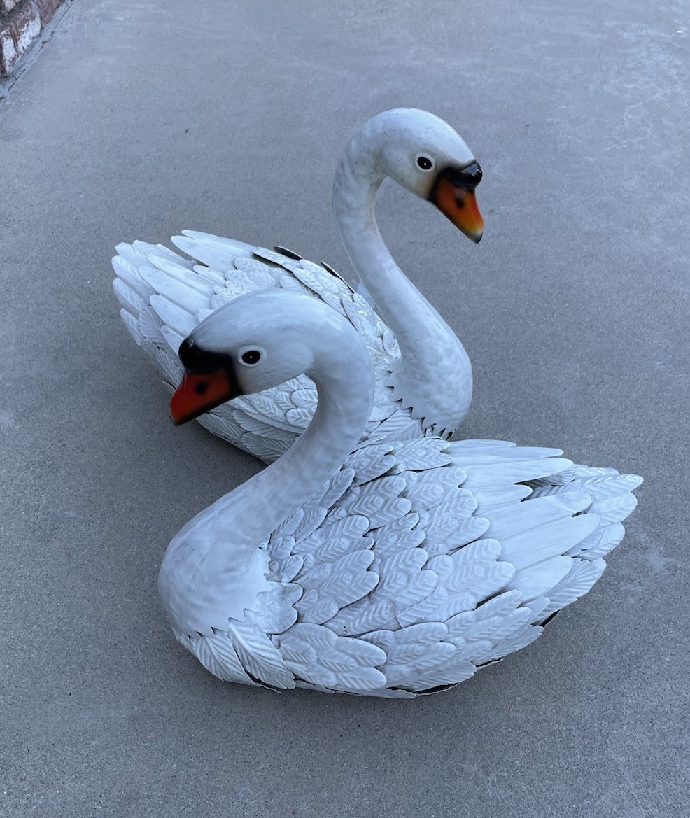 New 15” Lightweight Metal Swan Bird Sculpture Figures Set Of 2 Indoor/Outdoor
