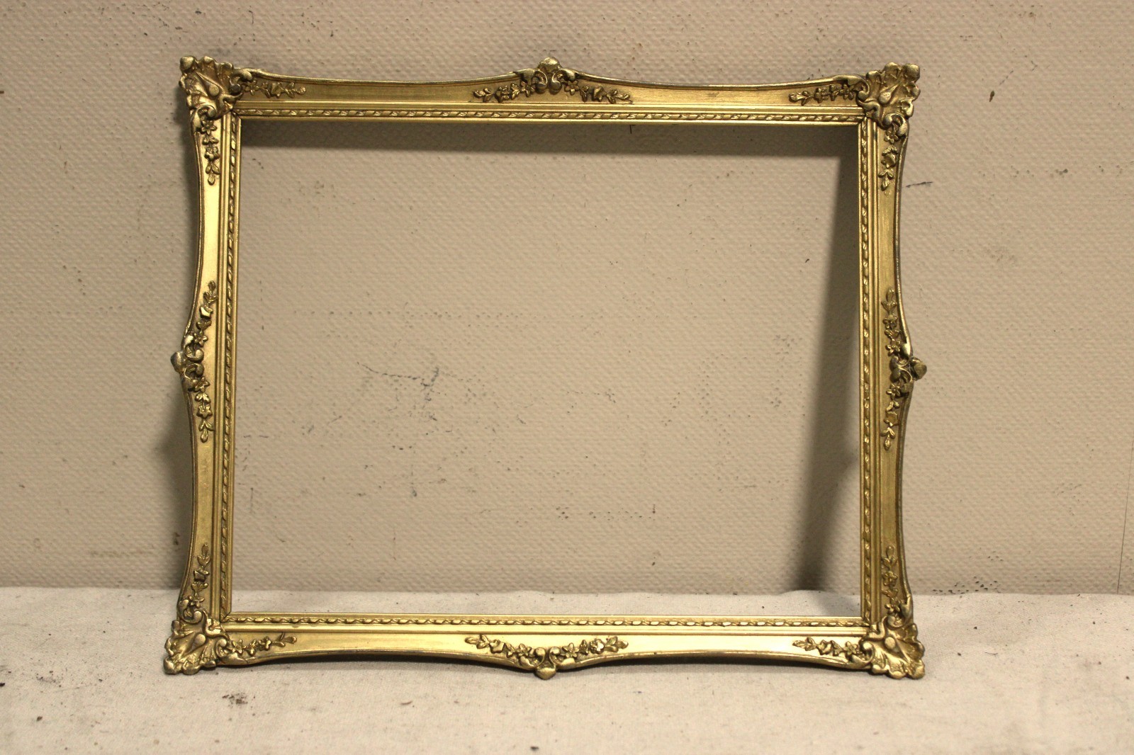 ANTIQUE FITS 8 X 10 FRENCH BAROQUE PICTURE FRAME ORNATE WOOD GOLD GILT FINE ART