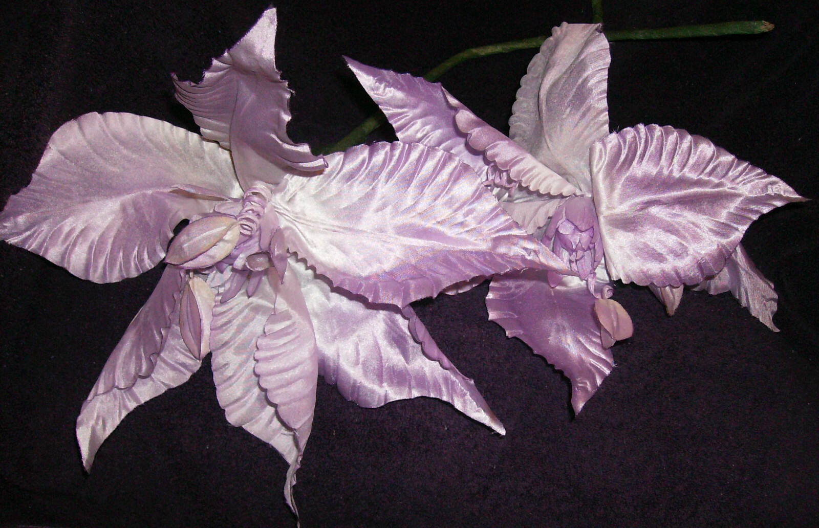 SET OF 2 LARGE LAVENDER LILY 8&Prime; WIDE 30&Prime; LONG STEMS SATIN SILK ARTIFICIAL #18