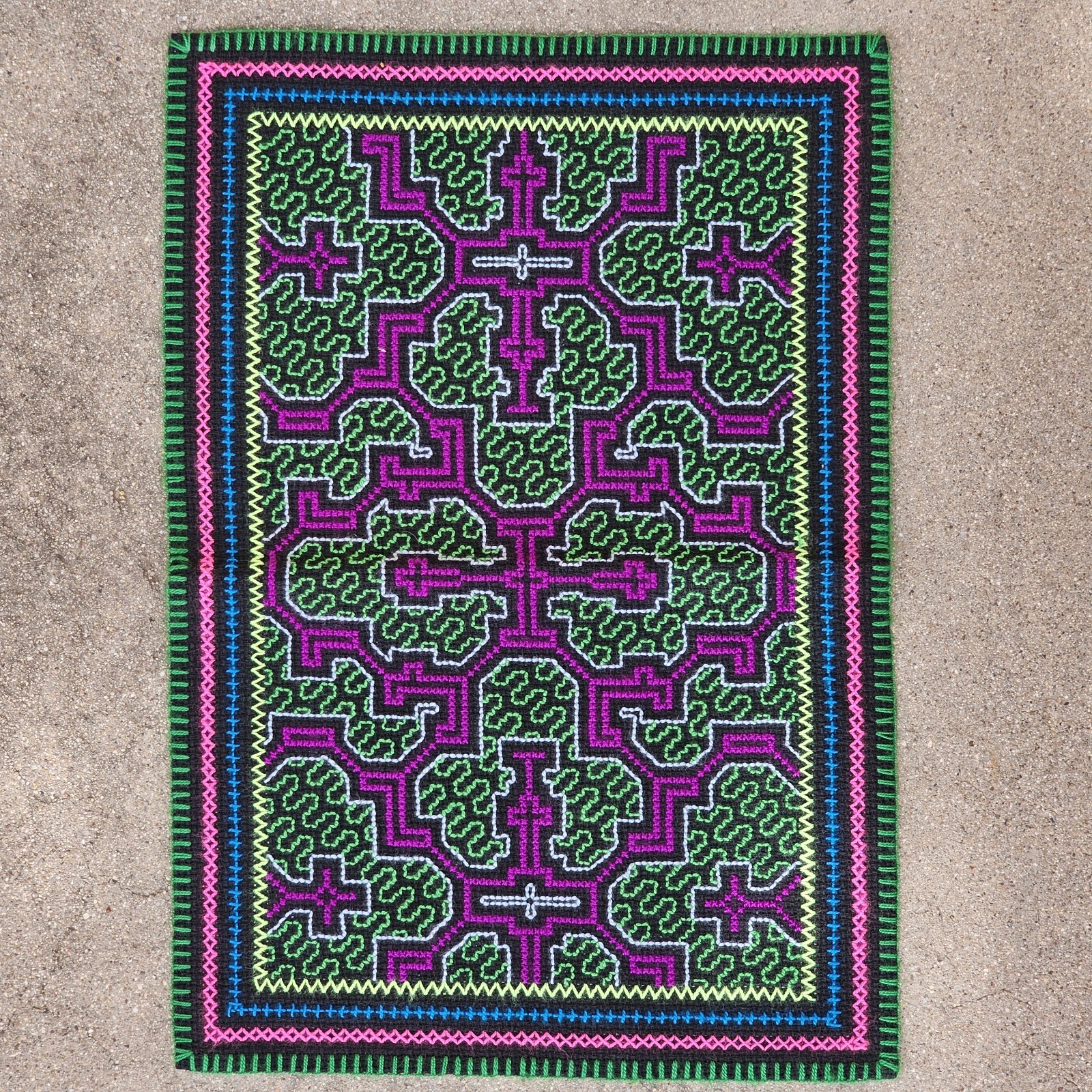 Shipibo Folk Art Altar Cloth Tapestry Hand Embroidered Textile Geometric 18&Prime;×12&Prime;