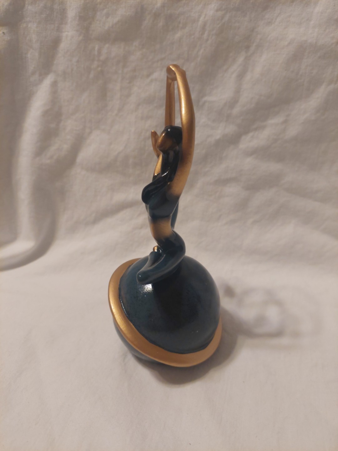 Resin Lady In Yoga Pose Decorative Showpiece Statue For Home Office Decor