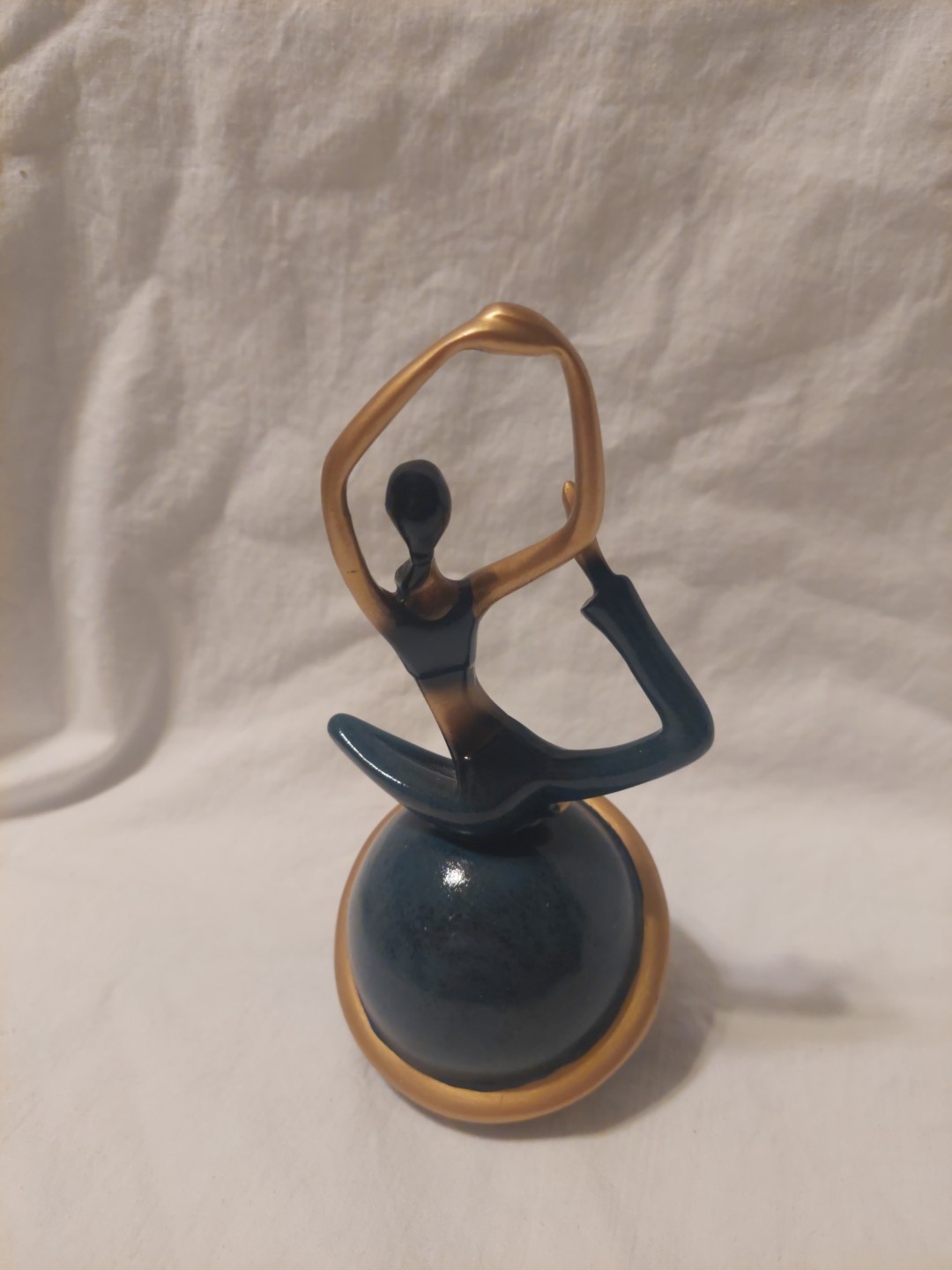 Resin Lady In Yoga Pose Decorative Showpiece Statue For Home Office Decor