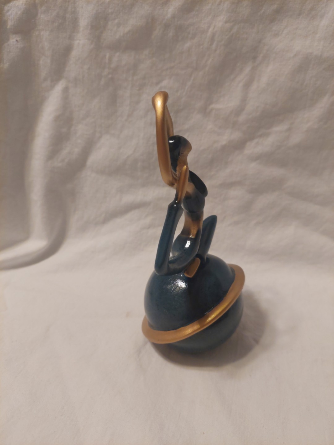 Resin Lady In Yoga Pose Decorative Showpiece Statue For Home Office Decor