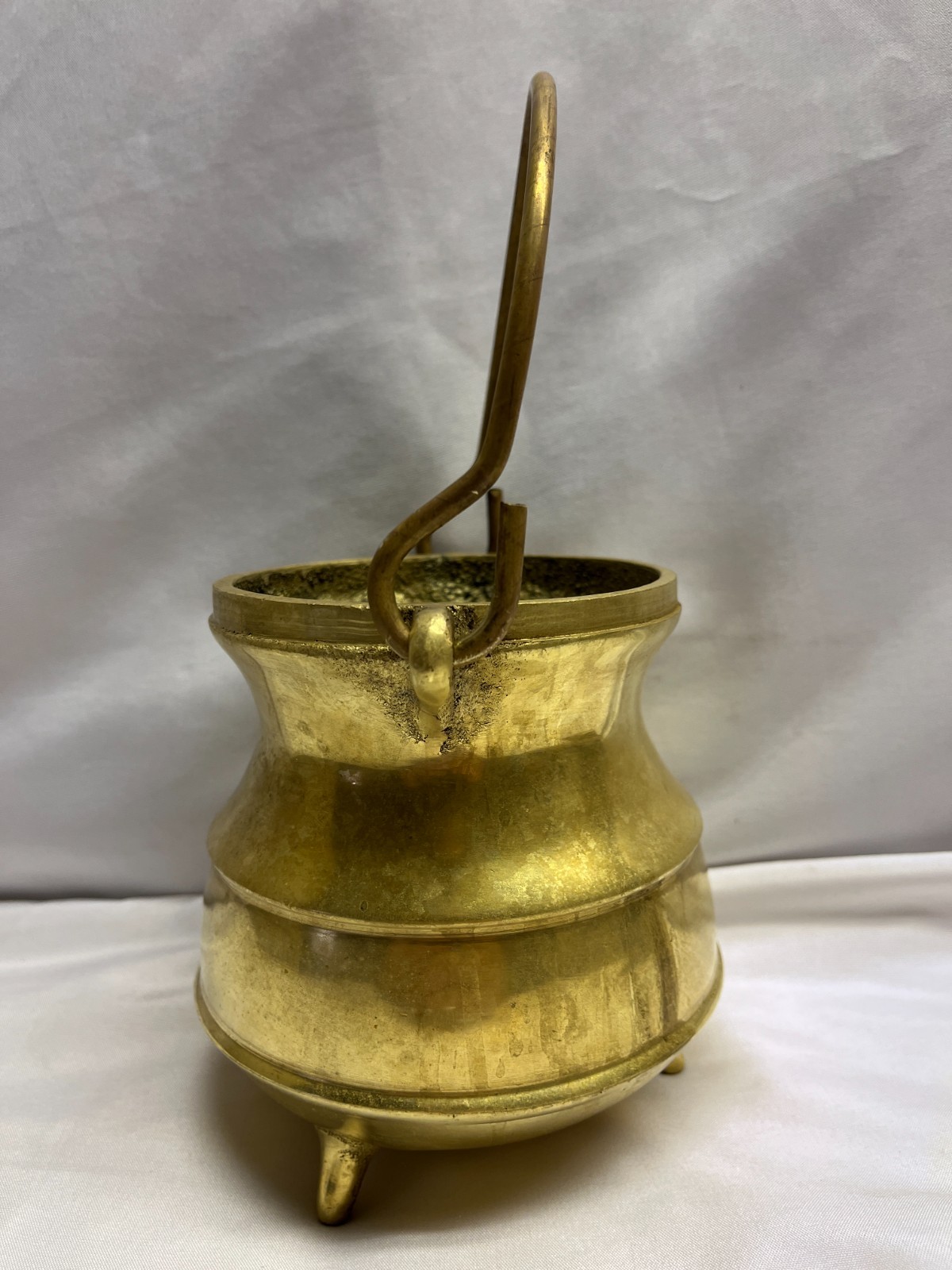 Vintage Solid Brass Footed Cauldron Pot with Swing Handle 4lbs!