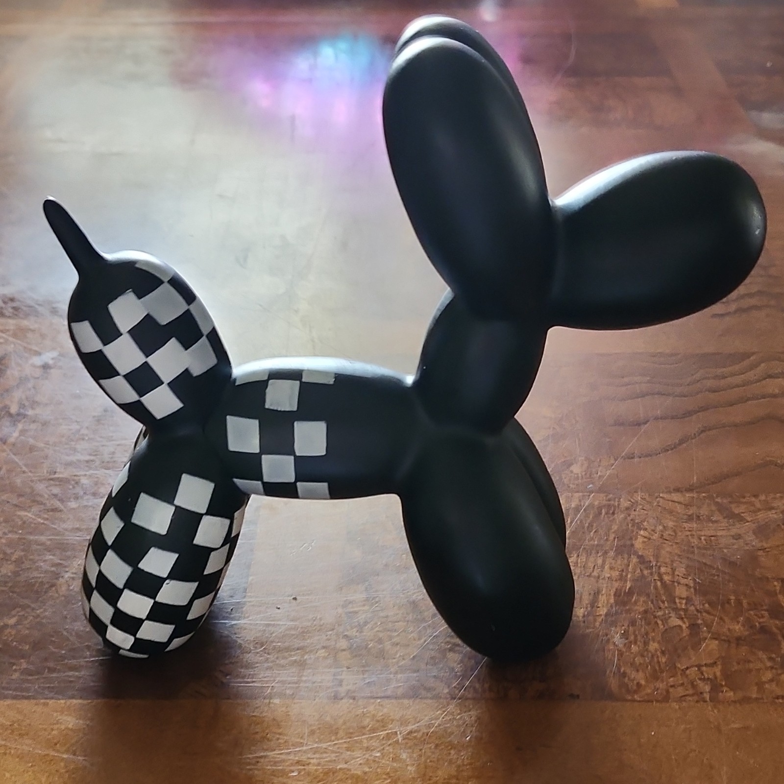 Black White Resin Balloon Dog Figurine Modern Matte Finish Sculpture