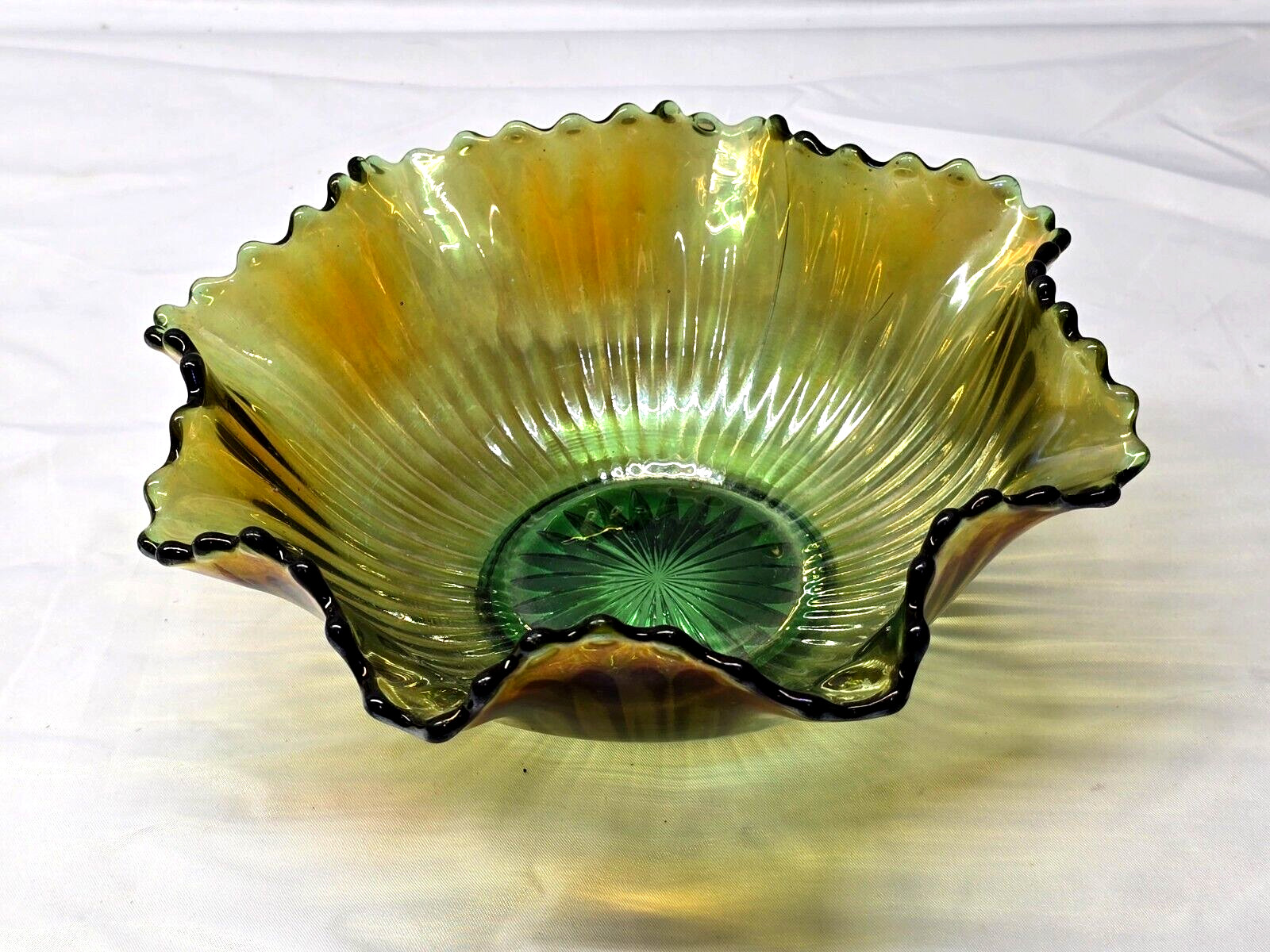 Fenton Smooth Rays Emerald Carnival Glass Ruffled Bowl 7&Prime;