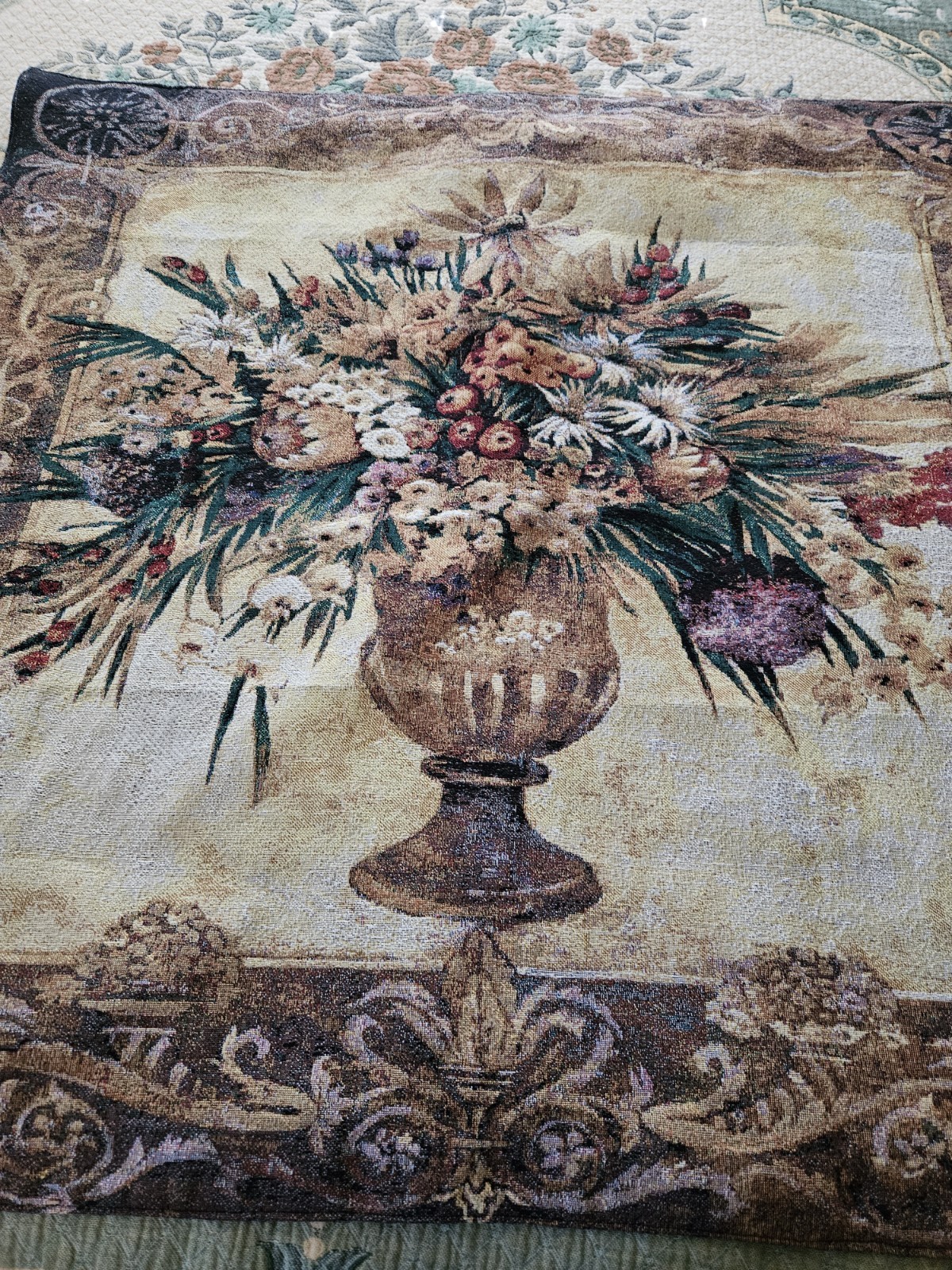 Fabric Bureau Vase Of Flowers Woven Wall Tapestry/Lined Multicolor 39&Prime; X 39&Prime;