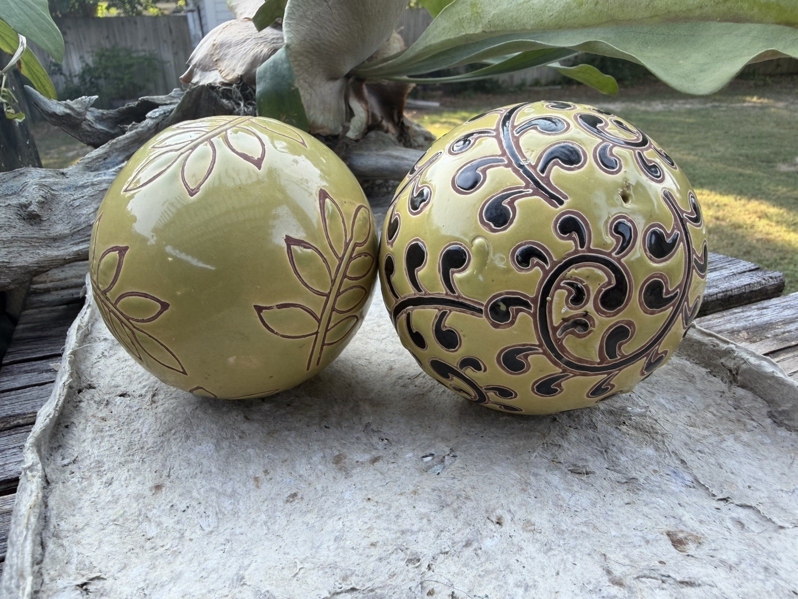 Set of 2 Ceramic Garden Gazing Balls Leaf Scroll Pattern 3” Decorative Orbs
