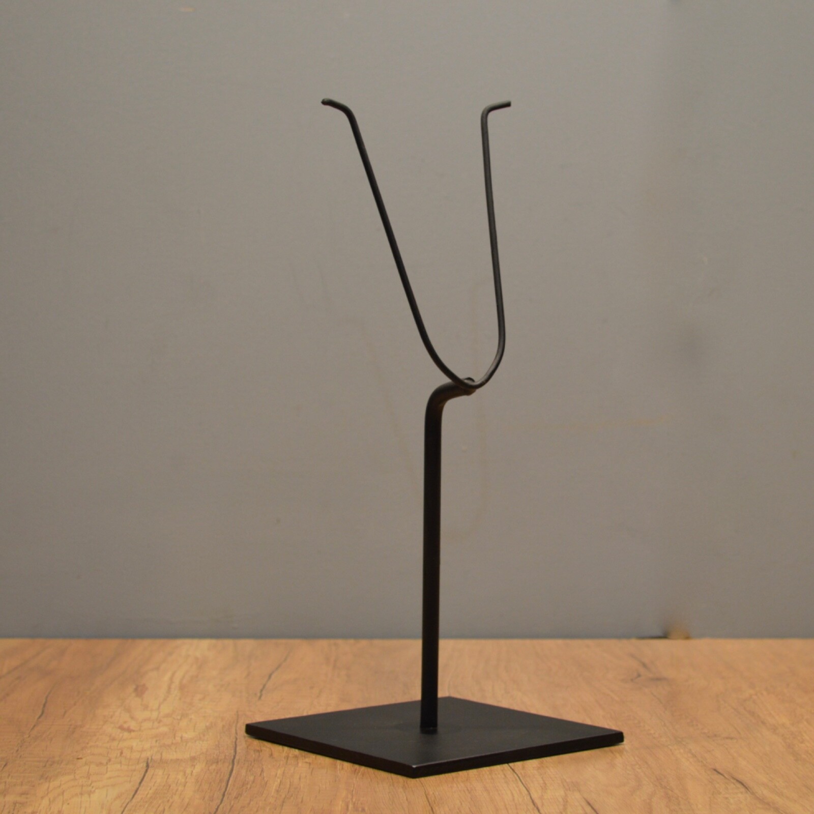 26”high « Y » Metal display Stand for tribal masks & other Art objects -6×6&Prime; base
