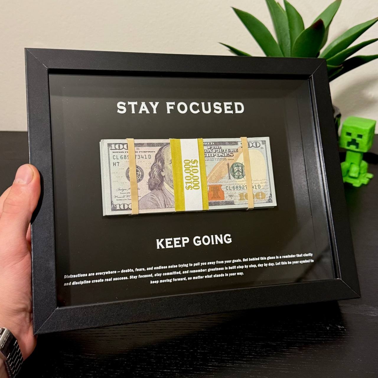Motivational Money Frame  »STAY FOCUSED&rsquo; cash motivational Gift Luxury Decor