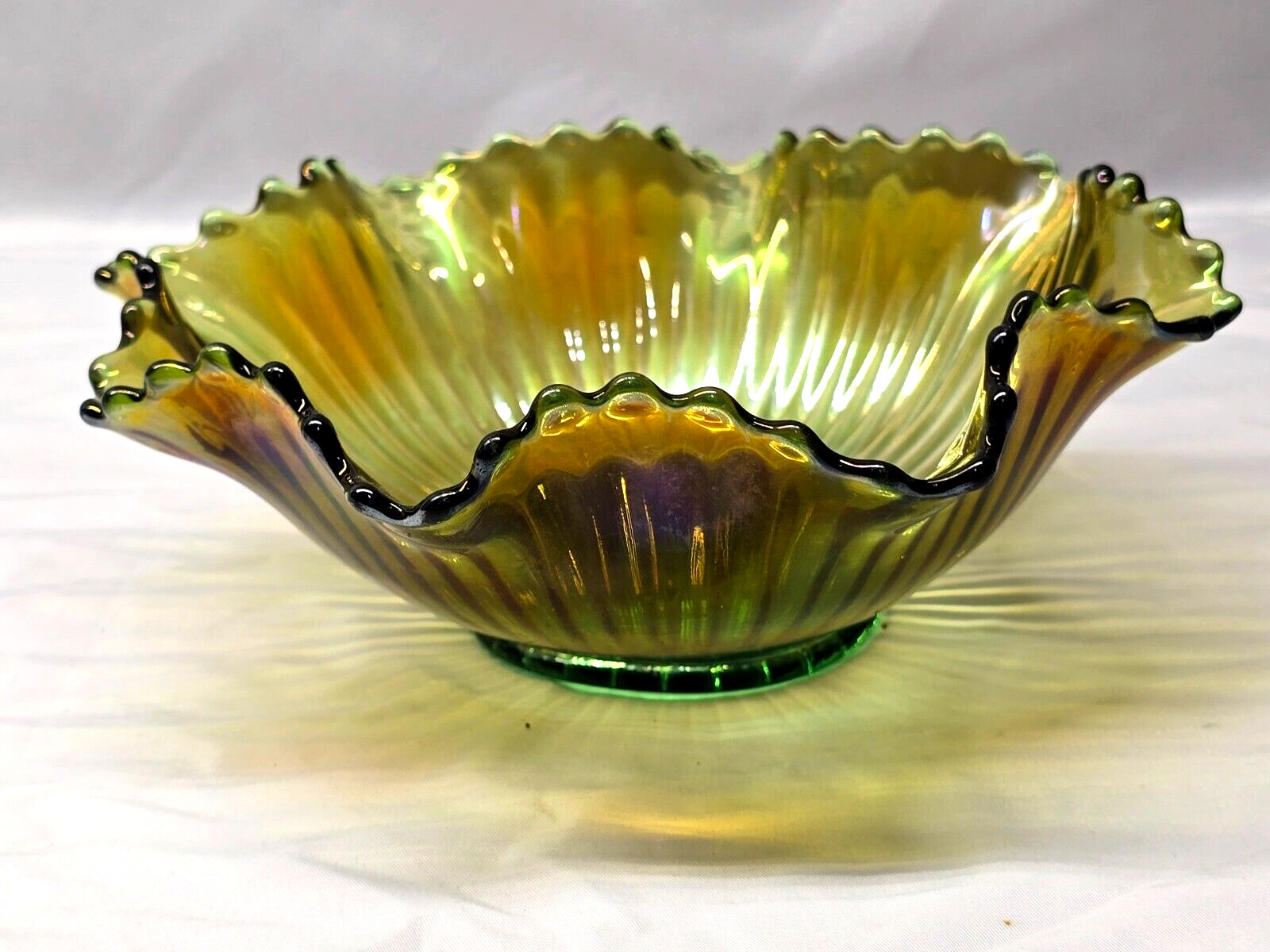 Fenton Smooth Rays Emerald Carnival Glass Ruffled Bowl 7&Prime;