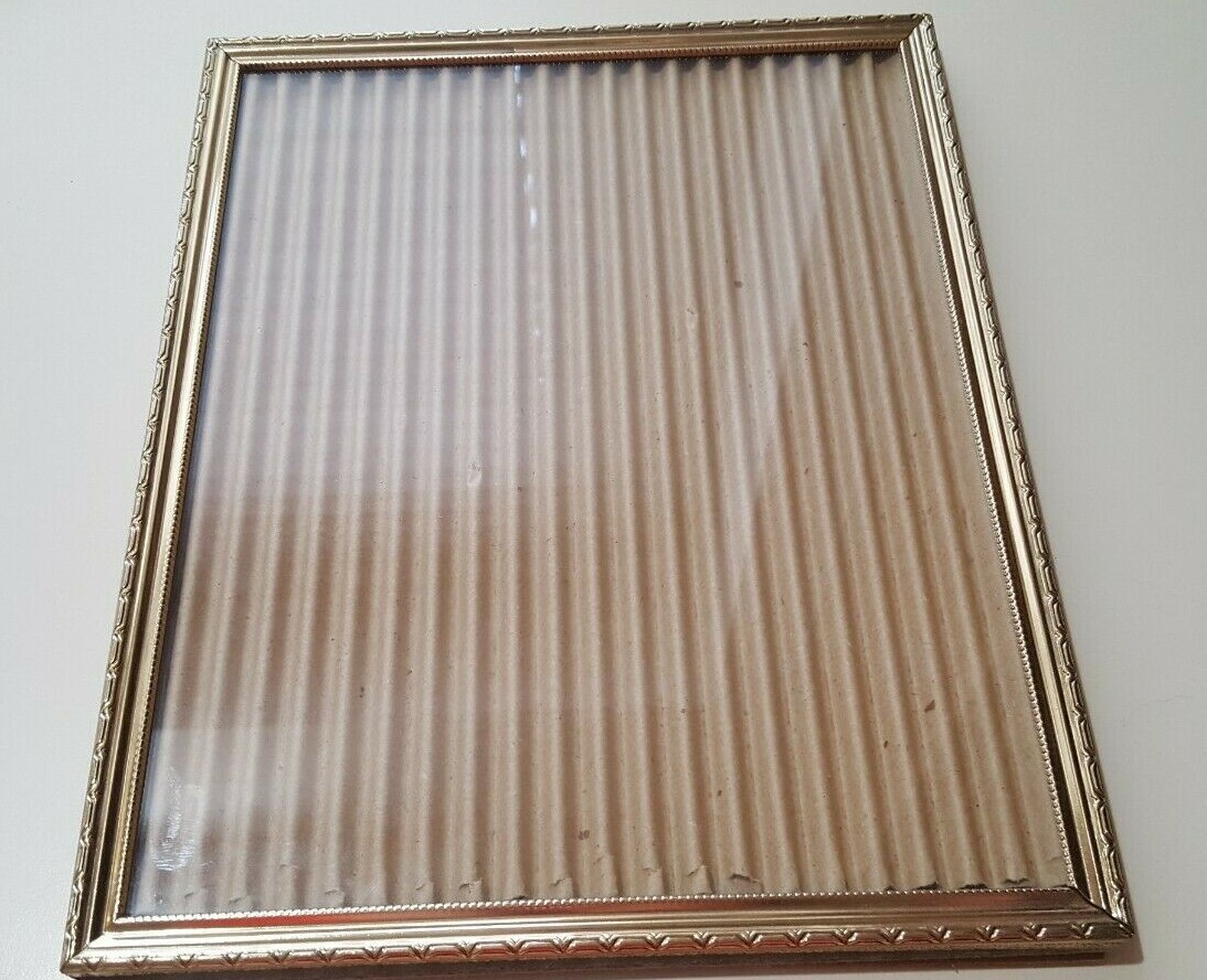 TABLE TOP- ETCHED GOLD COLOR METAL PICTURE FRAME W/GLASS HOLDS 8X10&Prime; PICTURE